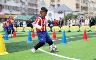 孩子太小可以学足球吗，孩子太小可以学足球吗视频